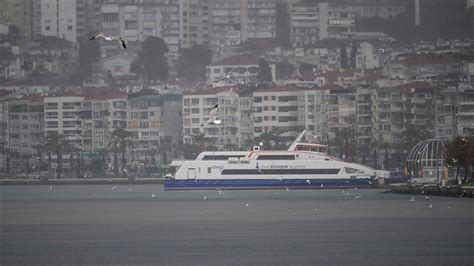 İstanbul ve İzmir’de hava muhalefeti nedeniyle vapur seferleri iptal edildi